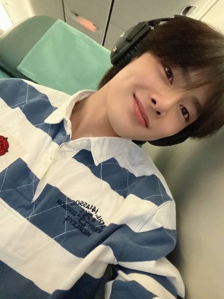 Jeongin  thumbnail