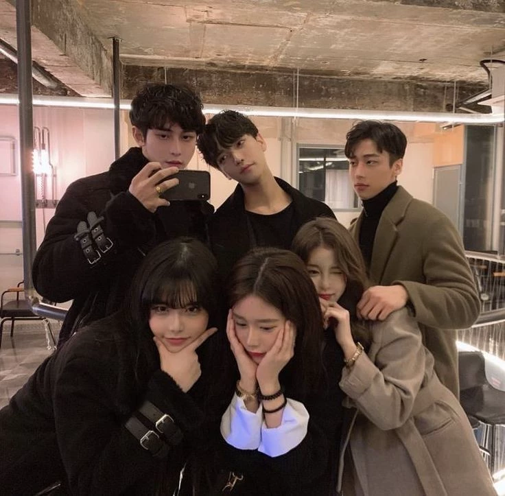 group of friends and pick me girl thumbnail