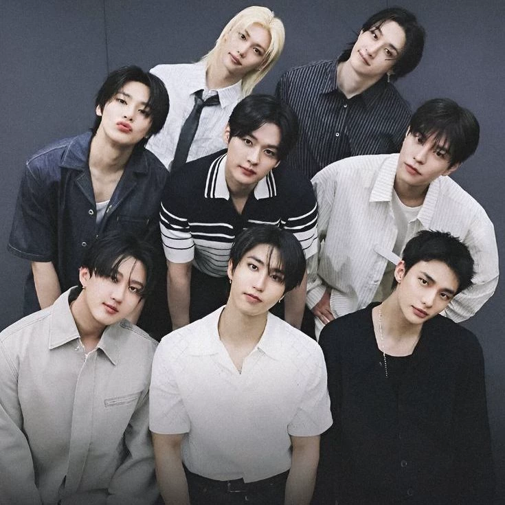stray kids. thumbnail
