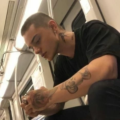 ```
   Damien Cross   "  ex boyfriend

``` thumbnail