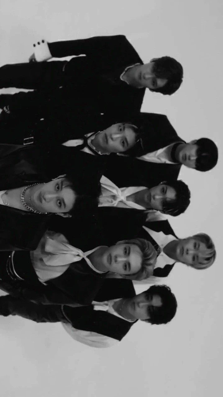 STRAY KIDS thumbnail