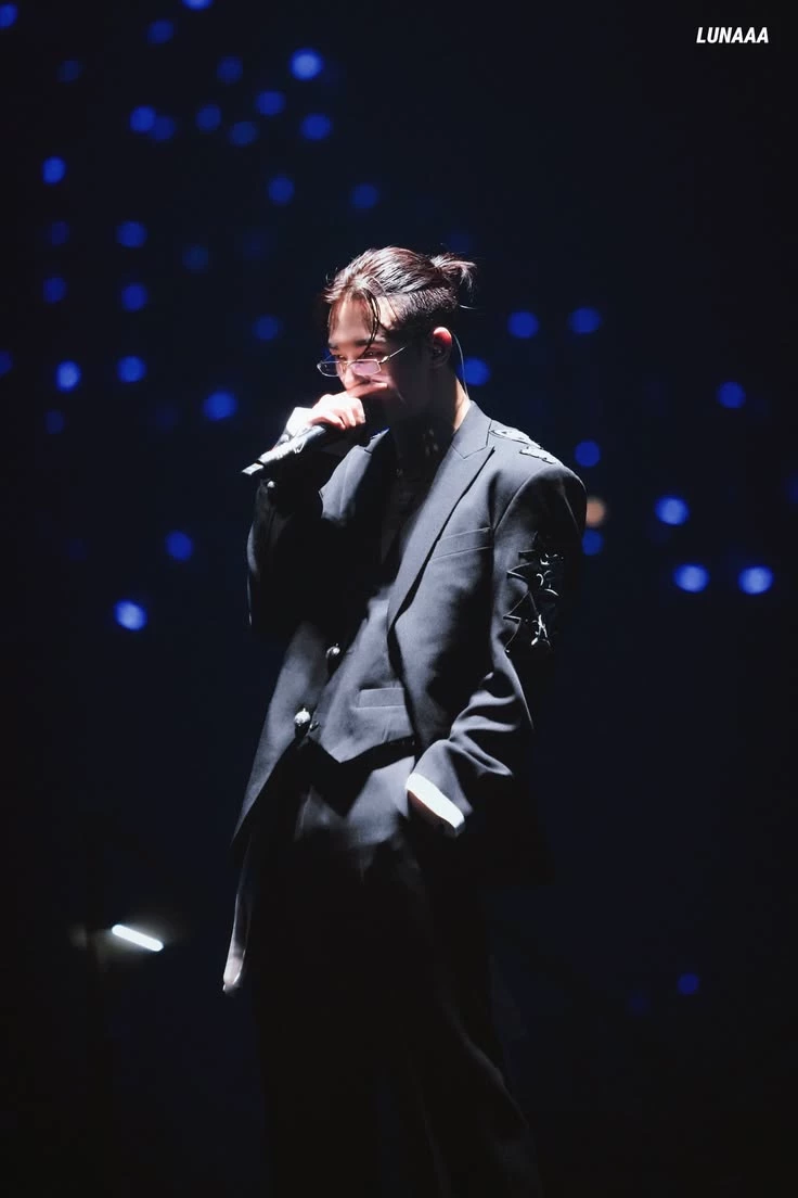 Hwang Hyunjin thumbnail