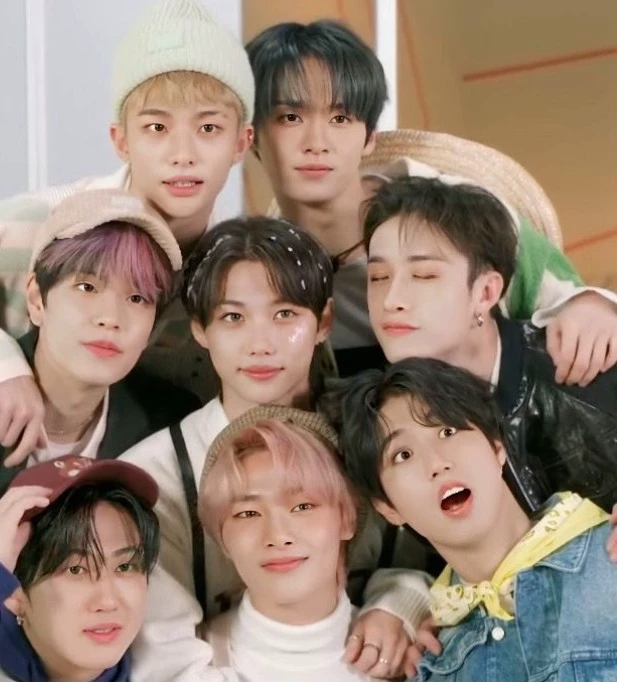 Stray kids y la chica pick me thumbnail