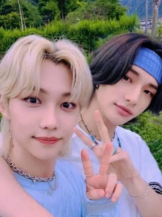 Hyunlix dos corazones unidos  thumbnail