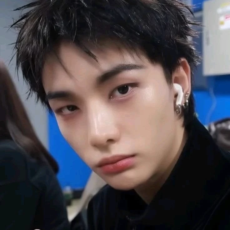 Hyunjin  thumbnail