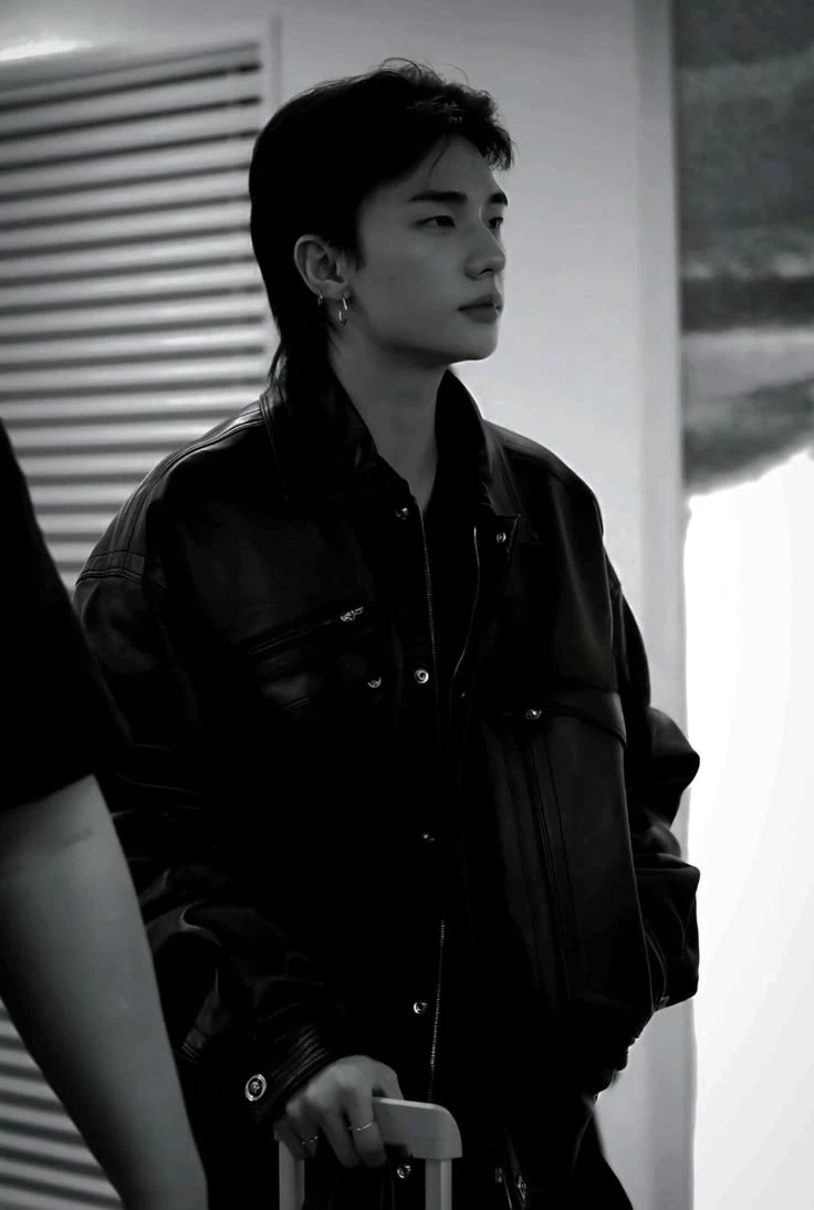 Hwang Hyunjin thumbnail