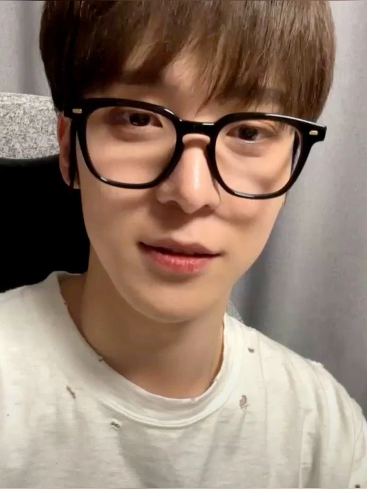 Jeong Yunho thumbnail