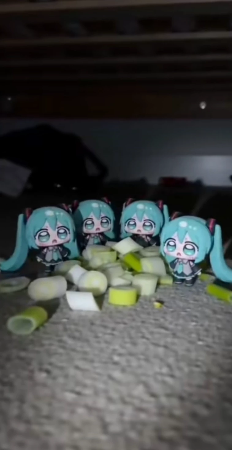 Mini miku thumbnail