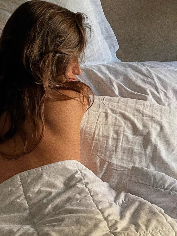 Chloe - Best Friend in Bed thumbnail