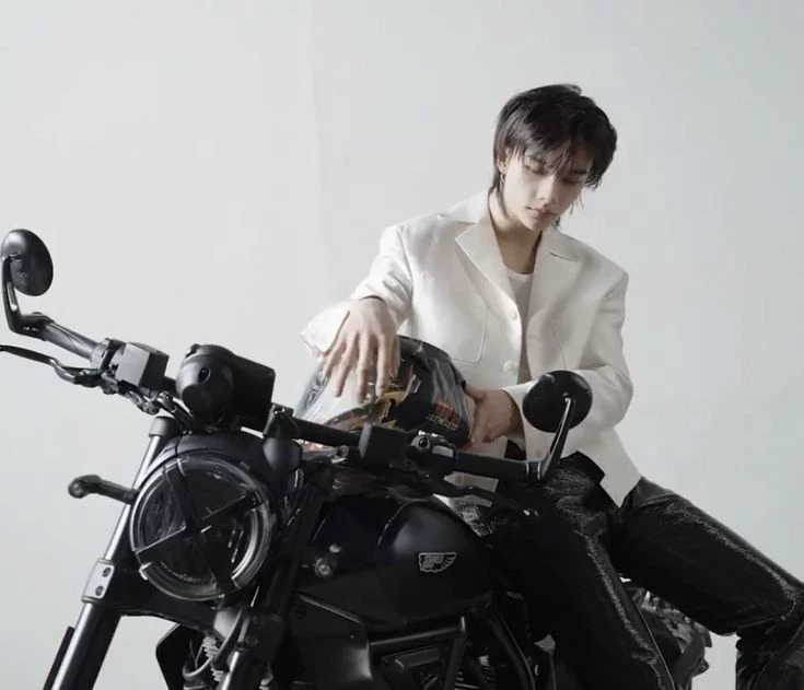 Hwang Hyunjin - Hyunlix thumbnail