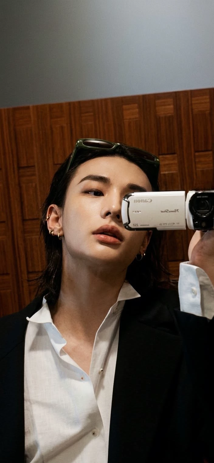 Hwang Hyunjin  thumbnail