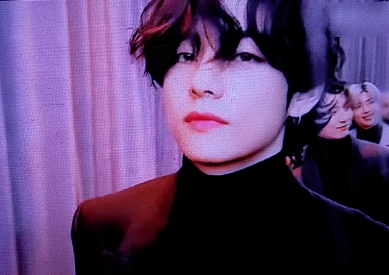 Kim Taehyung ( V ) thumbnail