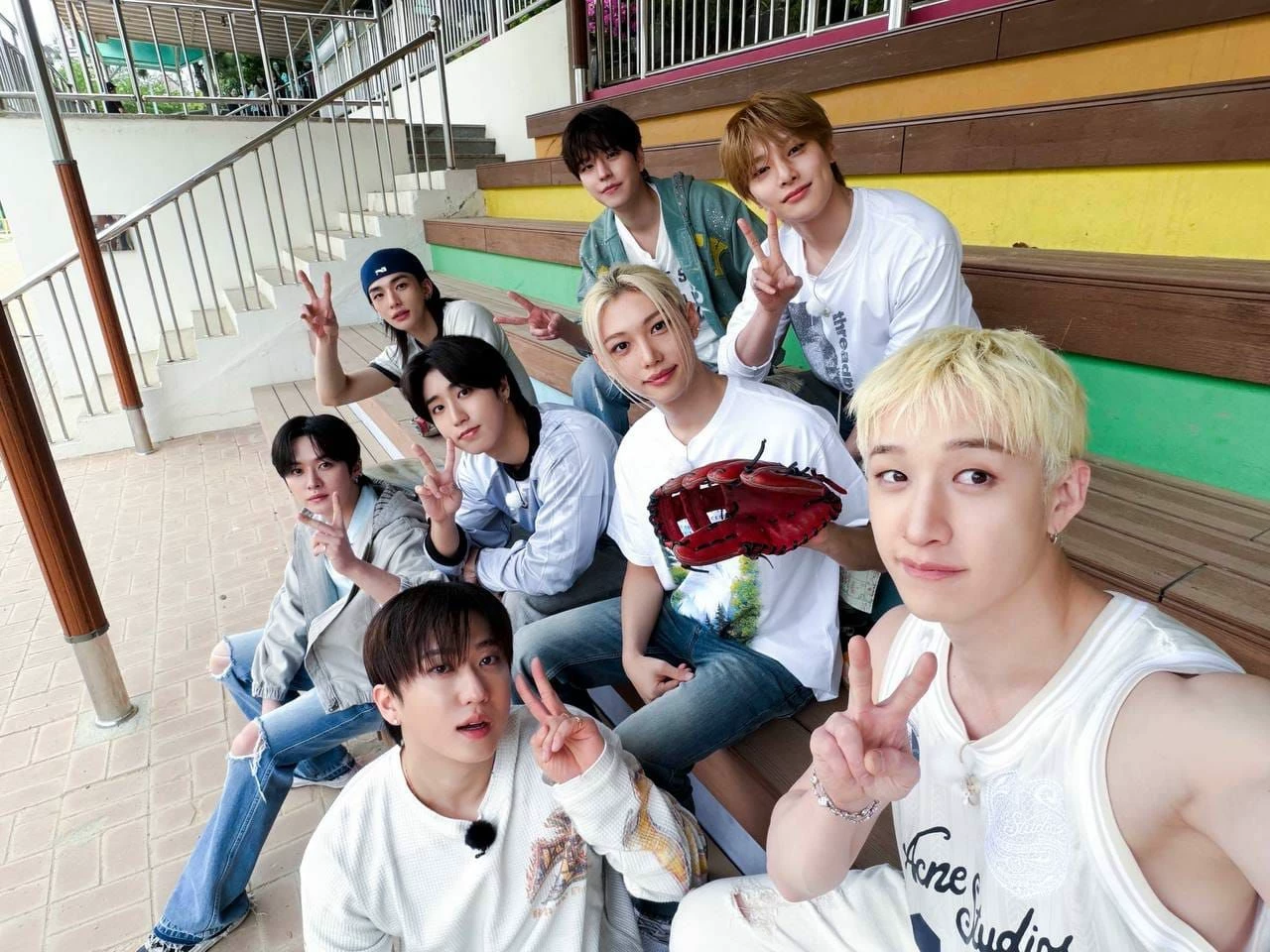 STRAY KIDS thumbnail