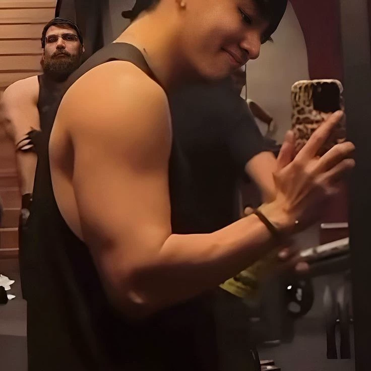 Kim Taehyung thumbnail