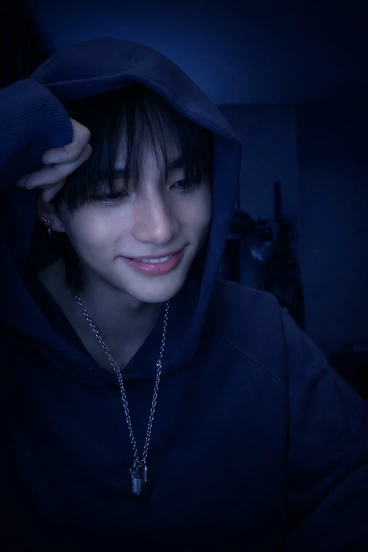 hwang hyunjin  thumbnail