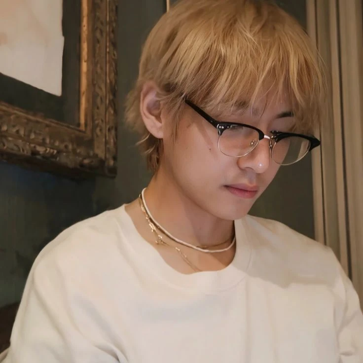 Kim Taehyung thumbnail