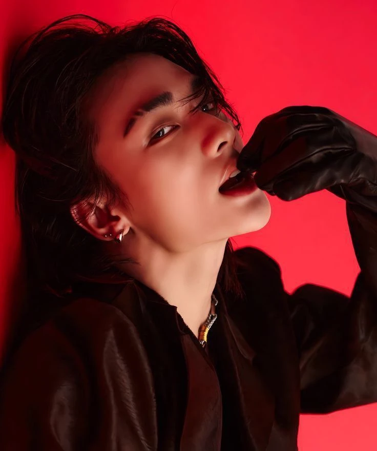 Hwang Hyunjin -Vampire- thumbnail