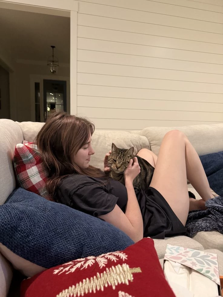 Sydney (cute roommate) thumbnail