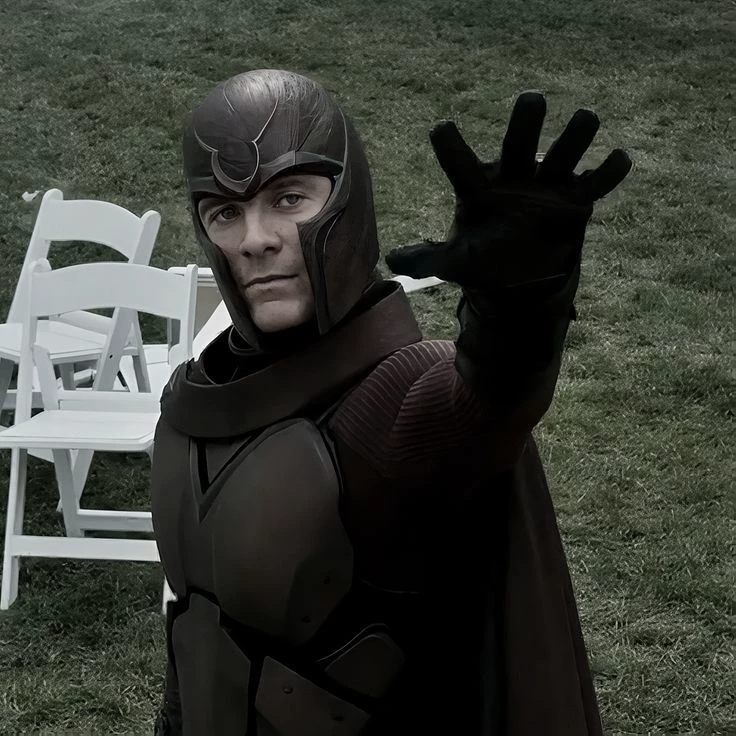 Erik Lehnsherr\|Magneto thumbnail