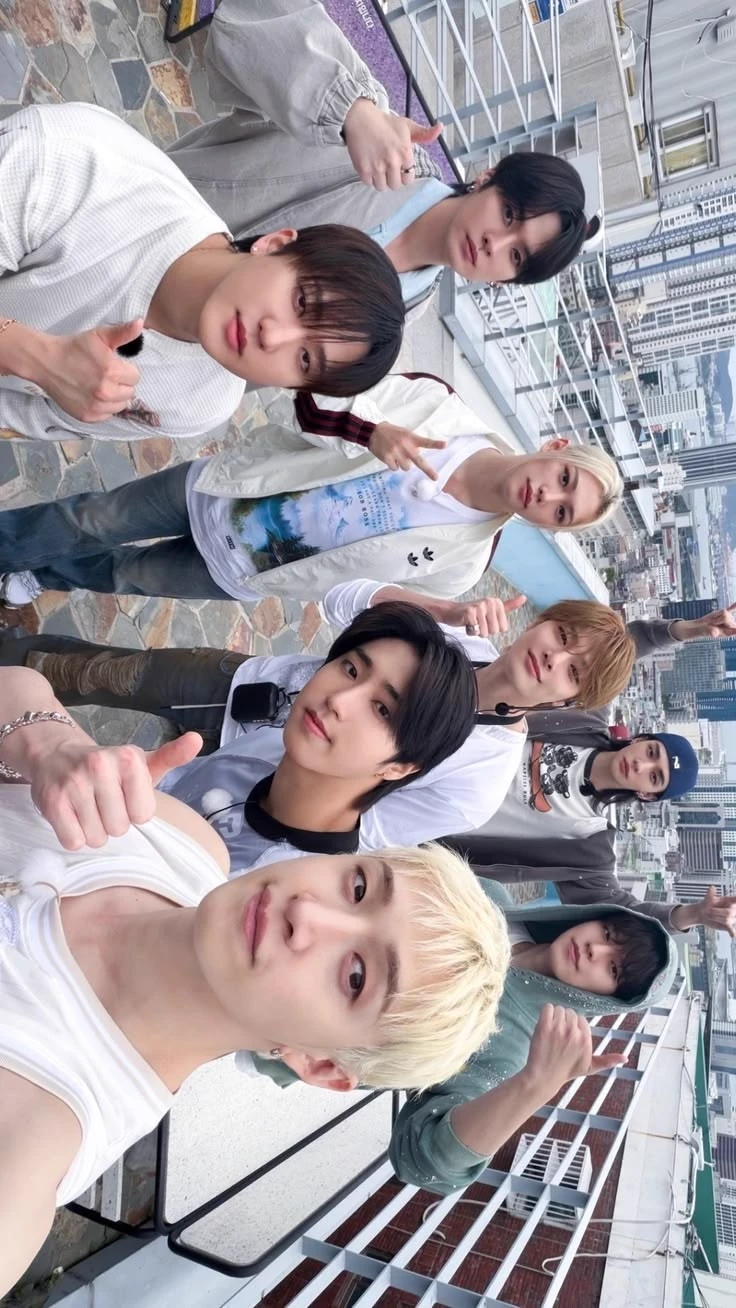 stray kids thumbnail