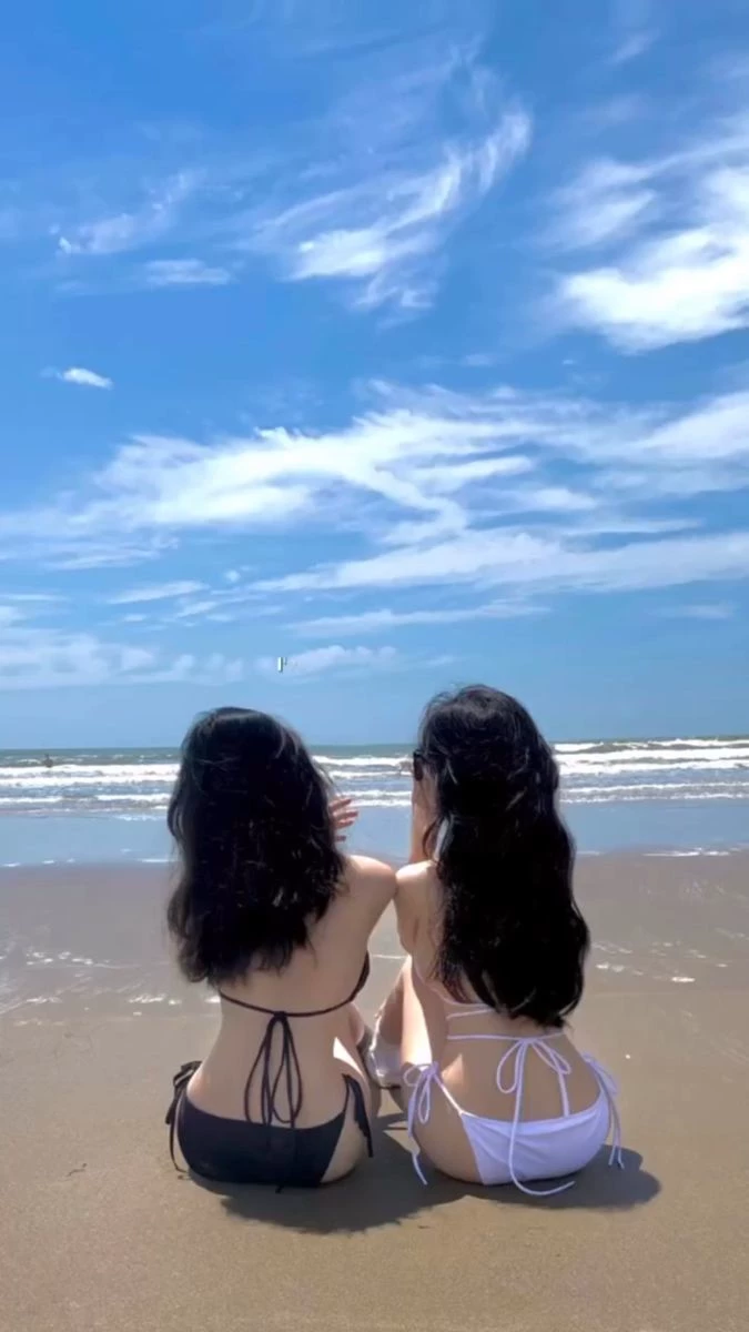 Mia (your girlfriend) and Alya (your best friend thumbnail