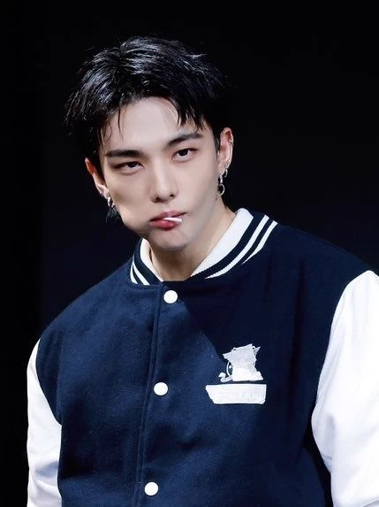 Hwang Hyunjin thumbnail