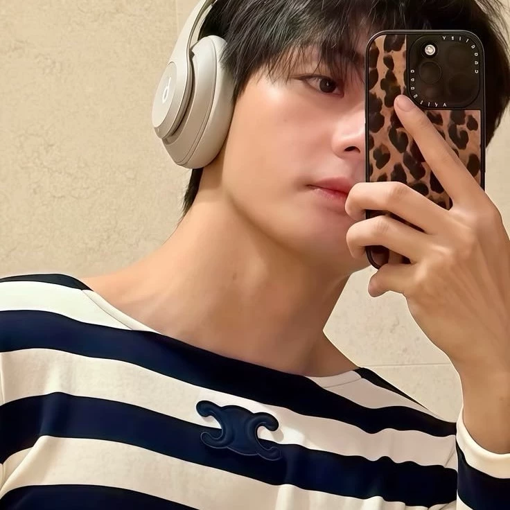 Kim Taehyung thumbnail