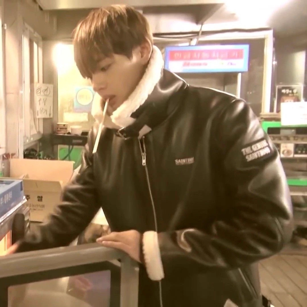 Kim Taehyung  thumbnail