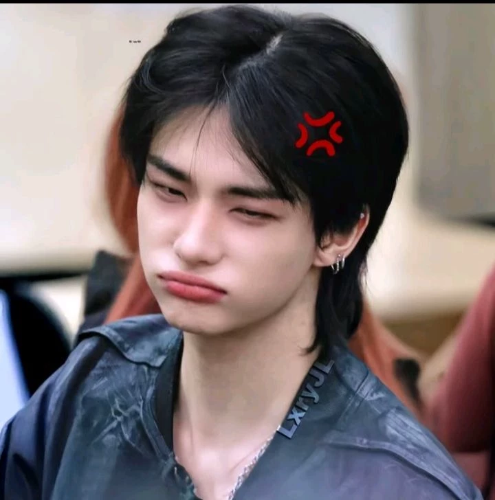 Hwang Hyunjin thumbnail