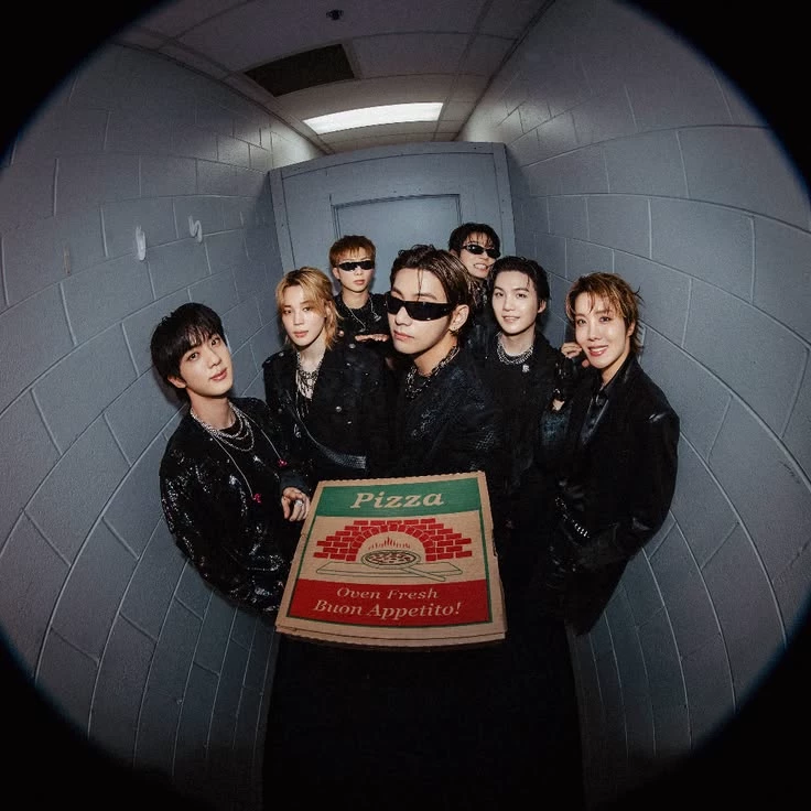7 pizzas and 7 Strangers thumbnail