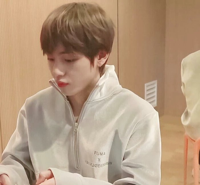 Kim Taehyung thumbnail