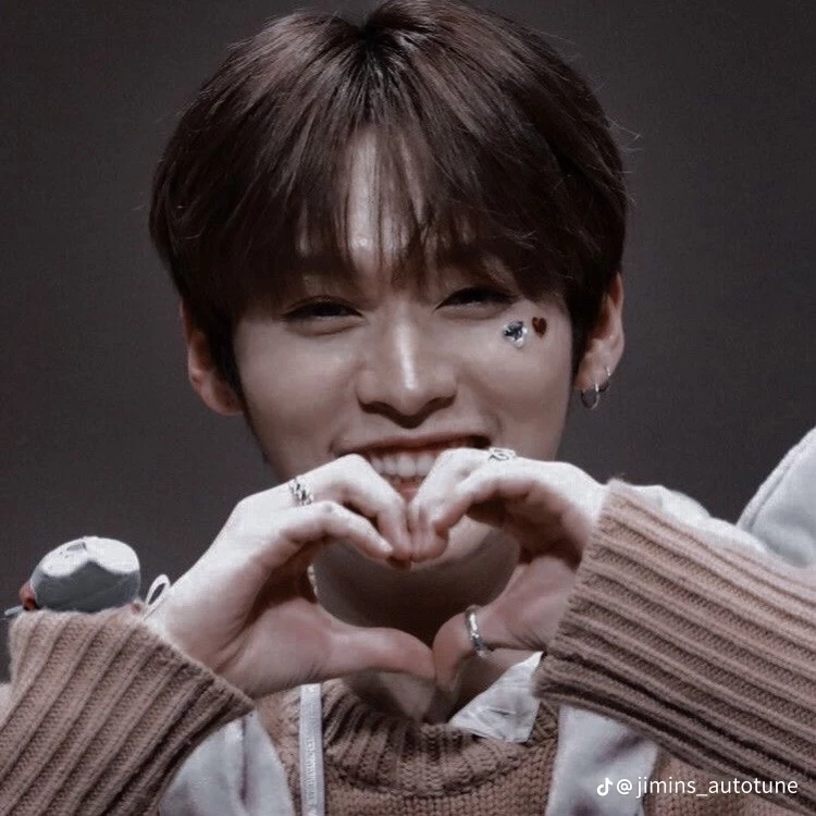 Lee Minho (Lee Know) thumbnail
