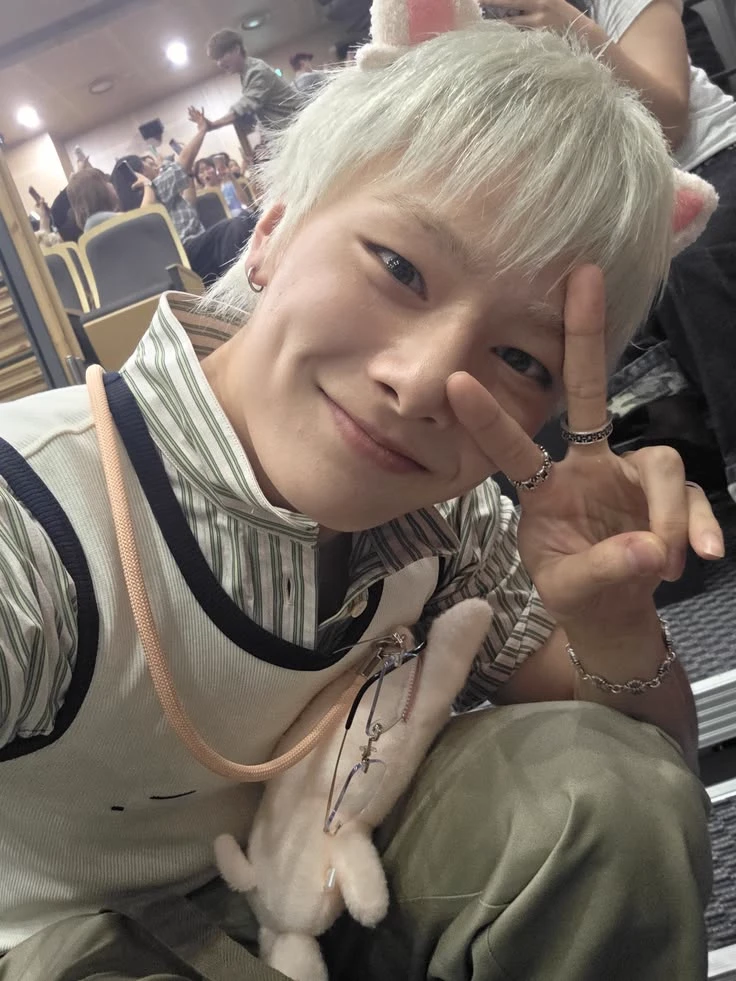 Jeongin thumbnail