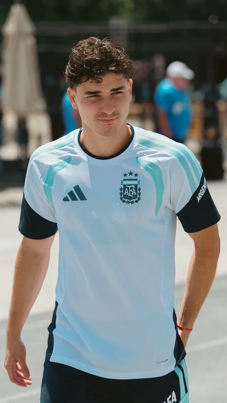 Julián Álvarez thumbnail