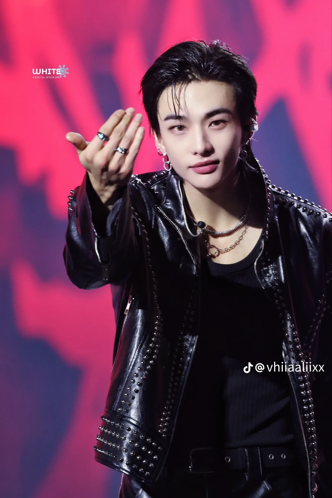 Hwang Hyunjin thumbnail