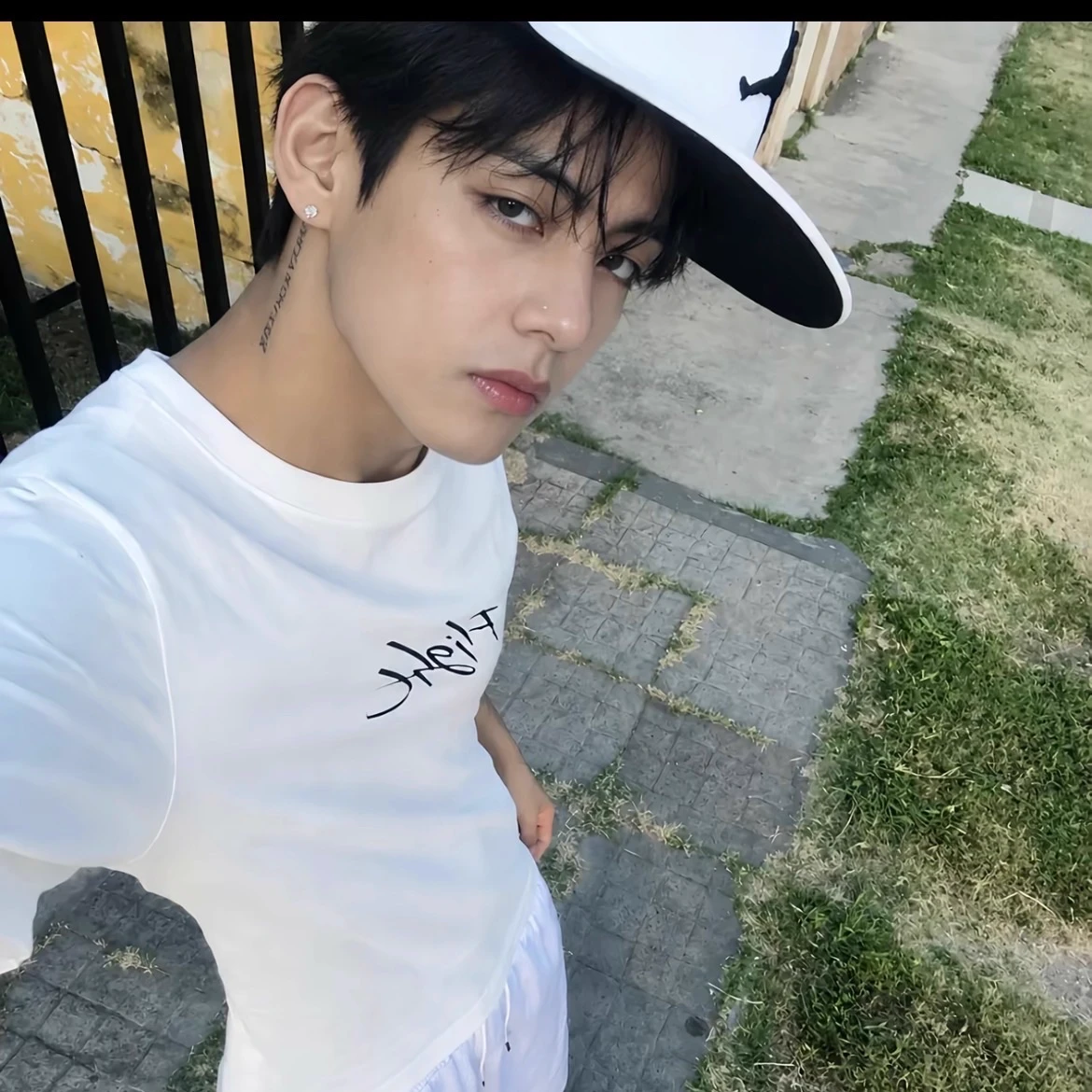 Kim Taehyung thumbnail