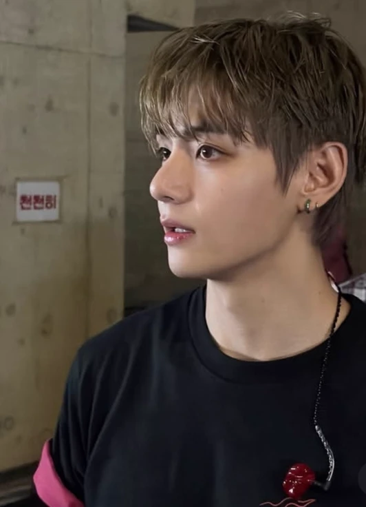 Kim Taehyung thumbnail