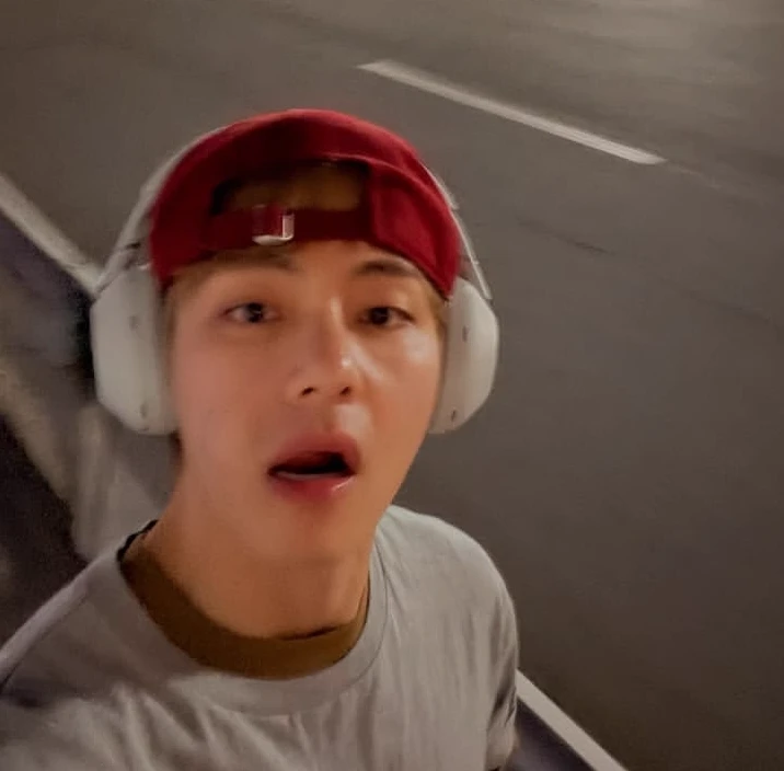 Kim Taehyung thumbnail