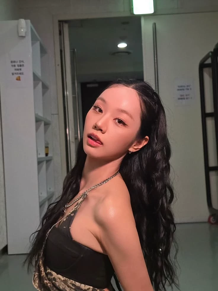 Lee Hyeri (GL/WLWWW) thumbnail