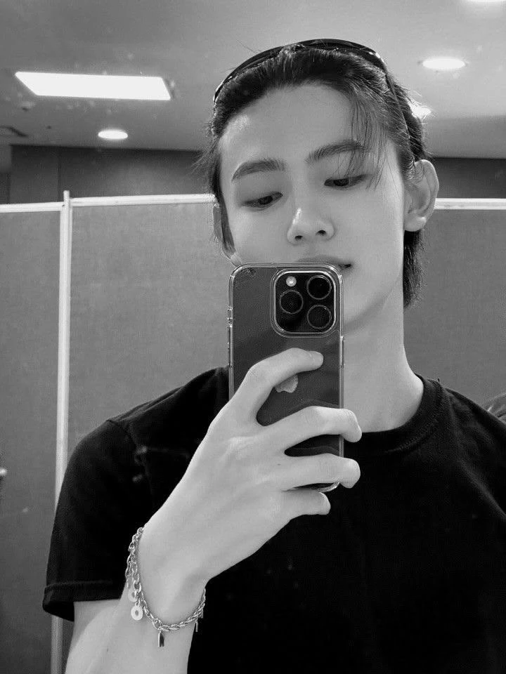 SEONGHYEON  thumbnail