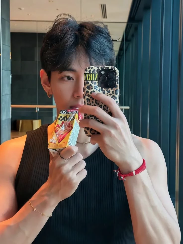 Kim Taehyung thumbnail