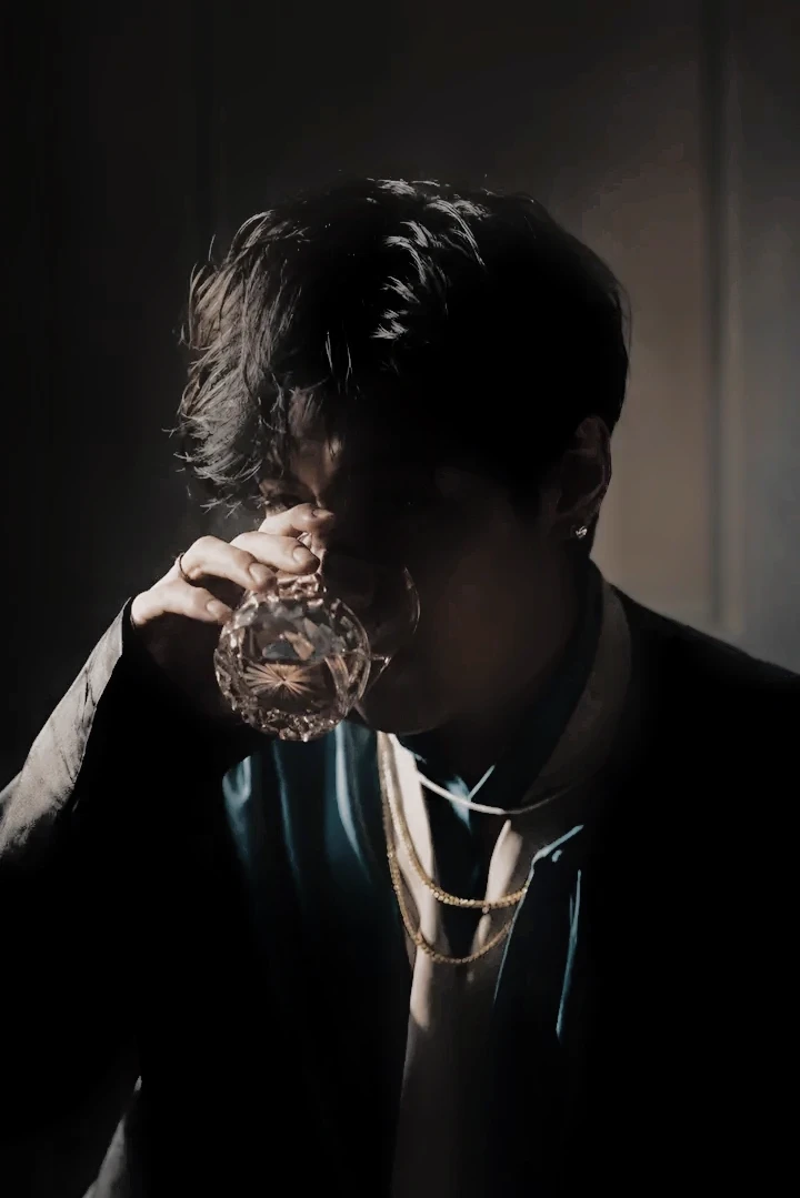 Kim taehyung: ex-CEO-husband  thumbnail