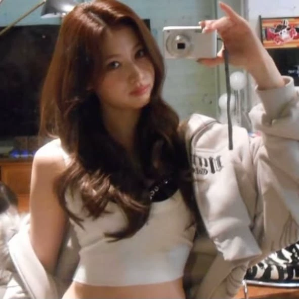 Minatozaki Sana (WLW) thumbnail