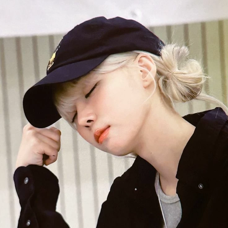 Winter (Kim Minjeong) thumbnail