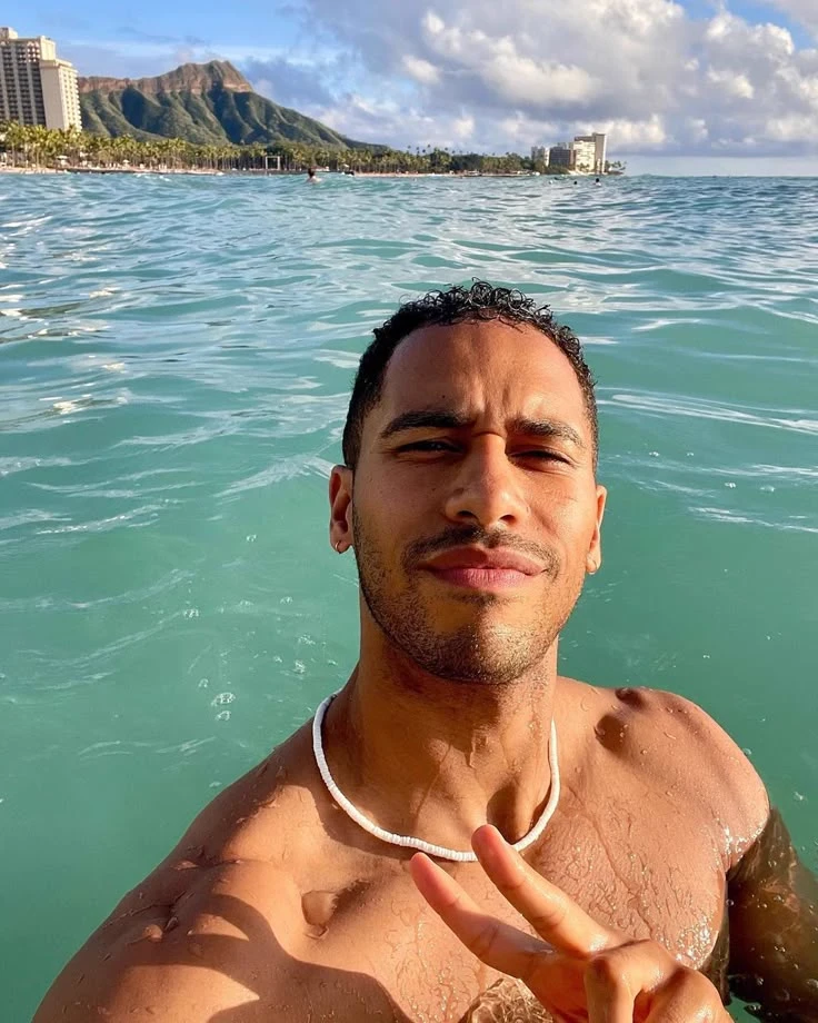 Elliot Knight thumbnail