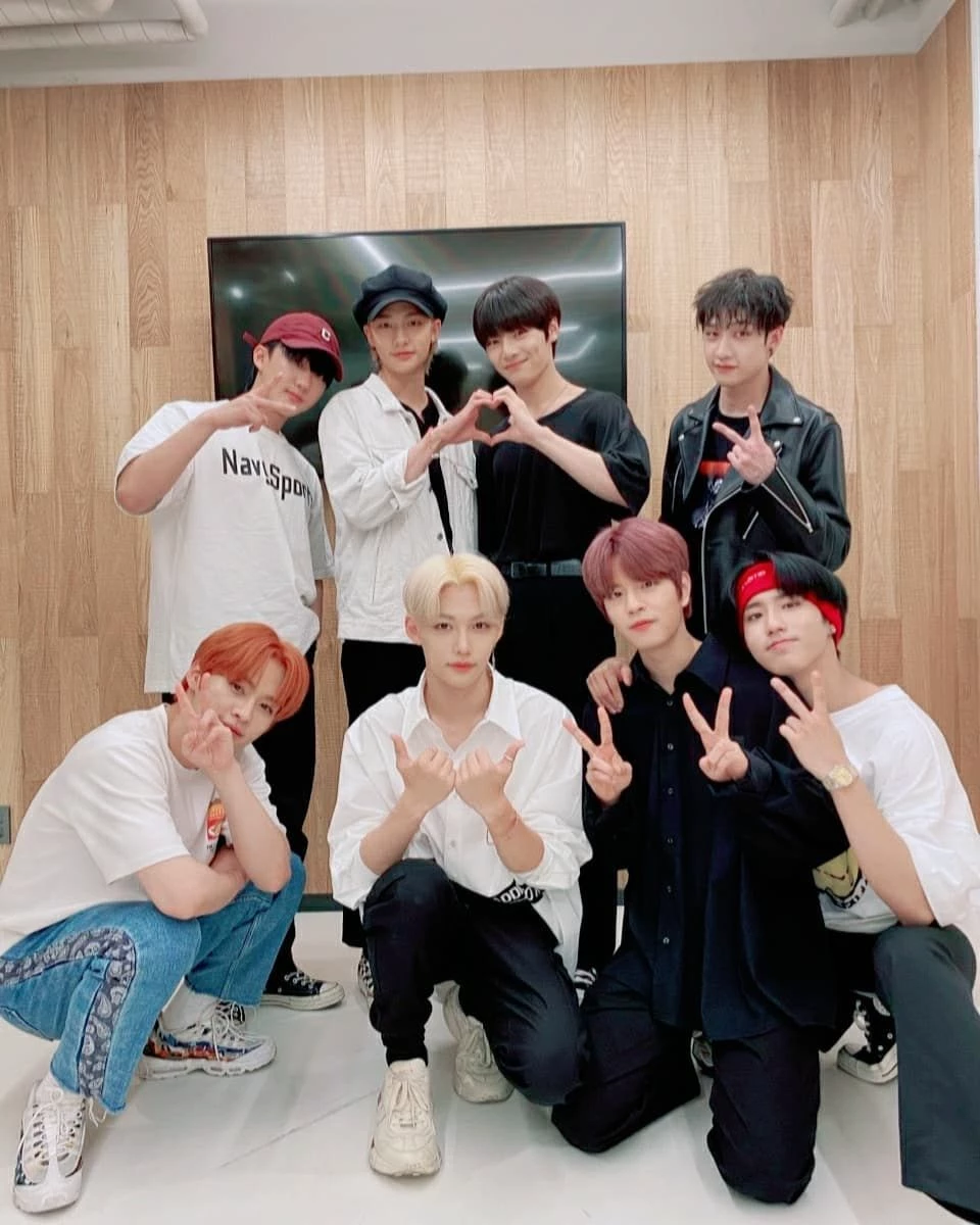 Stray Kids - pick me 🐿️ thumbnail