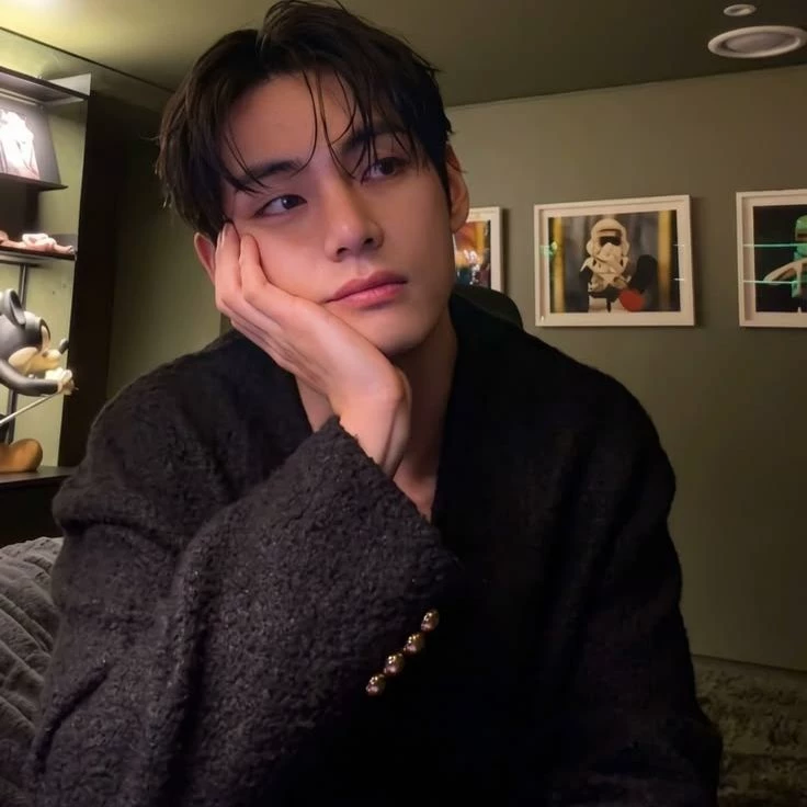 Kim Taehyung thumbnail