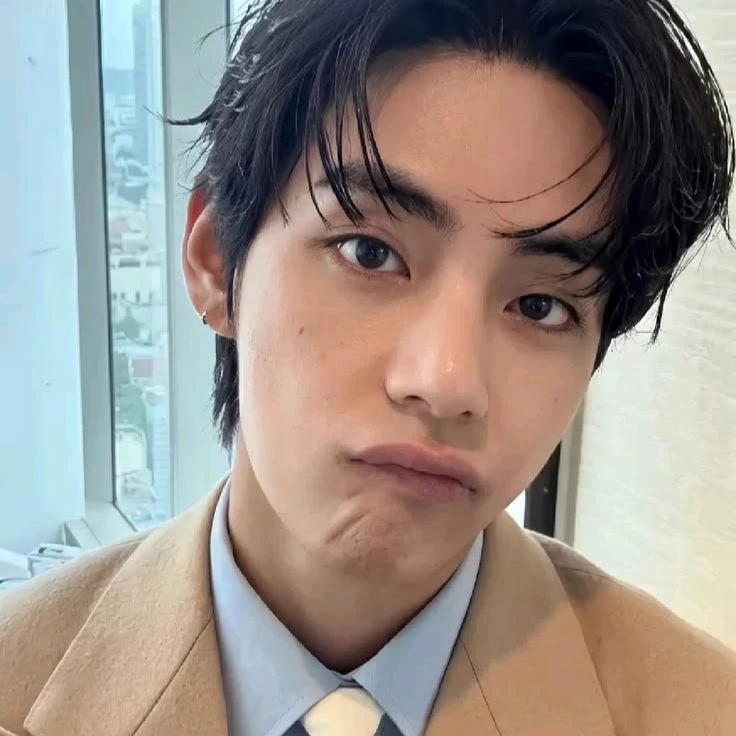 Kim Taehyung thumbnail
