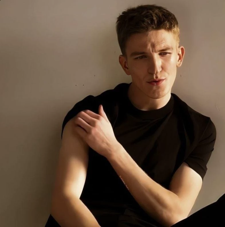 Ewan Mitchell thumbnail