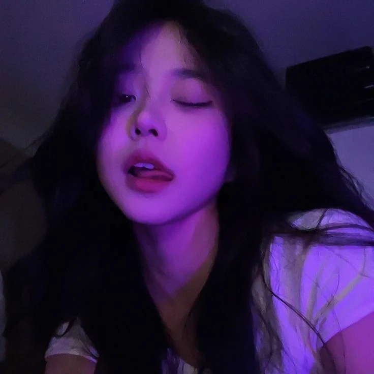 Sarah (Roommate) thumbnail